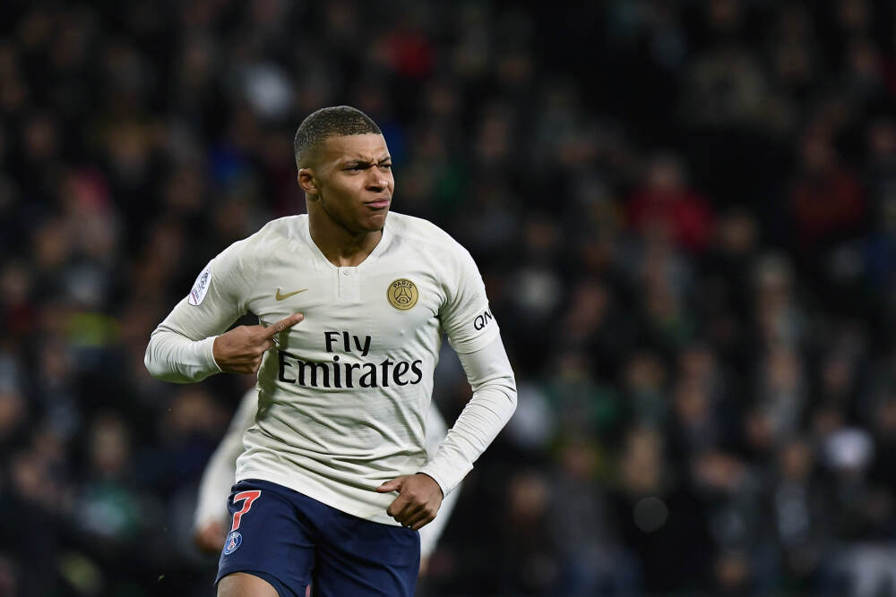 无人机飞手培训教员：低空赛道的职业“领航员”